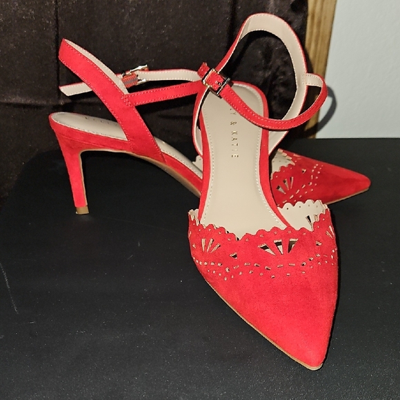 Kelly & Katie Red Scalloped Heels - Picture 5 of 6